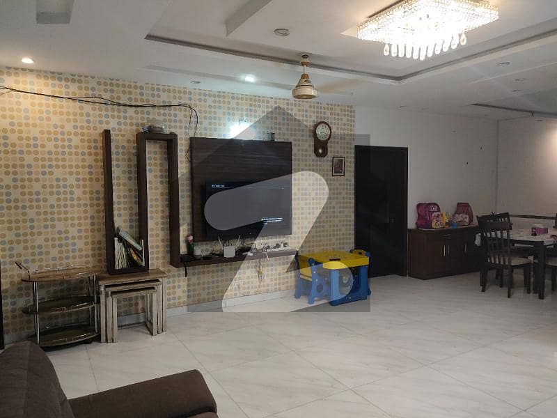 Kanal upper Portion 3 bedroom lower Ground locked separate gate in Dha phase 8 Ex Air Avenue