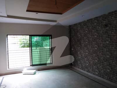 Stunning 1 Kanal House In Allama Iqbal Town - Karim Block Available