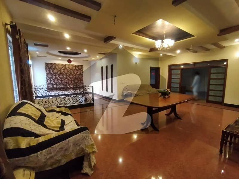 ماڈل ٹاؤن ۔ بلاک کے ماڈل ٹاؤن لاہور میں 5 کمروں کا 2 کنال مکان 9.3 کروڑ میں برائے فروخت۔