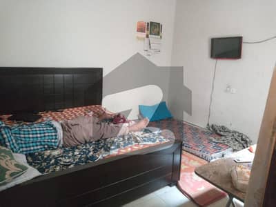 عامر ٹاؤن ہربنس پورہ لاہور میں 4 کمروں کا 3 مرلہ مکان 25 ہزار میں کرایہ پر دستیاب ہے۔