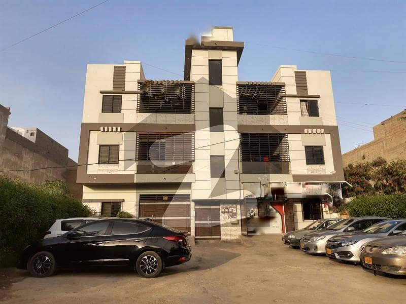 3 Bed Dd 200sqyd 2nd Floor With Roof Portion Available For Rent At 100ft Main Road In Gulistan-e-jauhar