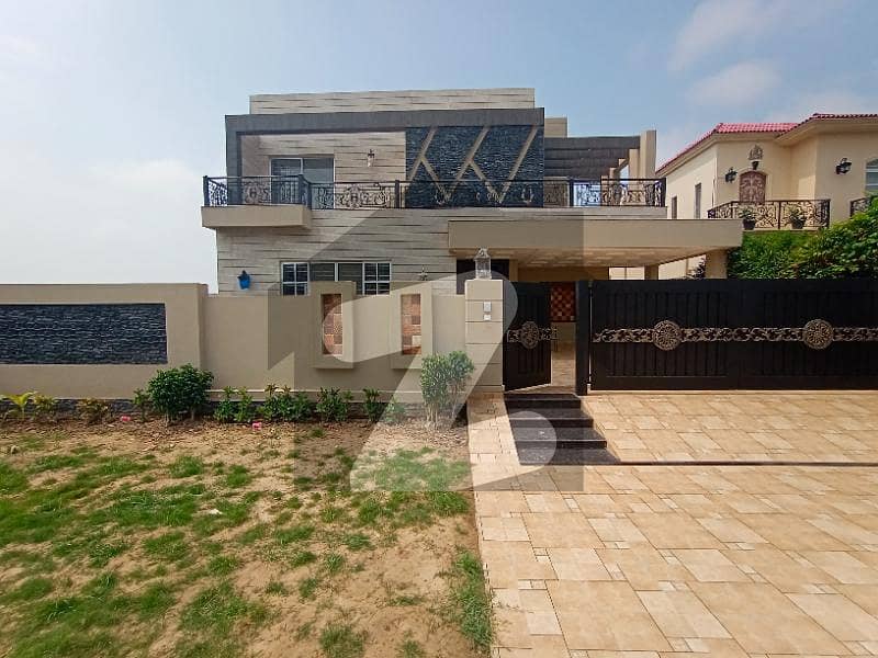 1 Kanal Out Class Bungalow For Sale