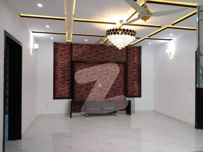 Ideally Located House Of 1 Kanal Is Available For sale In Lahore