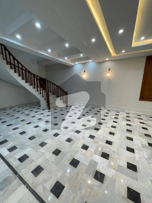 1000 Sqyd Beautiful House Available For Rent In G-6 3