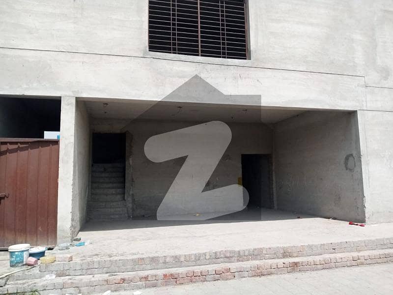 پائن ایونیو لاہور میں 2 کنال عمارت 3.5 لاکھ میں کرایہ پر دستیاب ہے۔