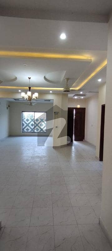 10 Marla Full House Available For Rent In Bahria Town Lahore