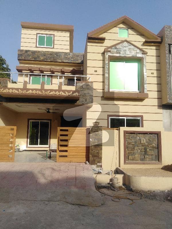 گلریز ہاؤسنگ سکیم راولپنڈی میں 4 کمروں کا 7 مرلہ مکان 2.3 کروڑ میں برائے فروخت۔