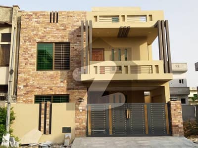 8 Marla Brand New House For Sale