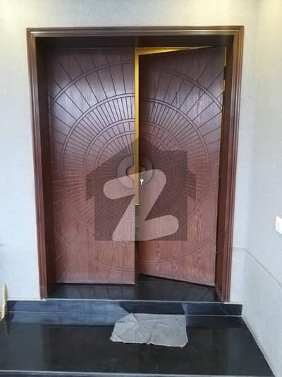 ڈیوائن گارڈنز ۔ بلاک سی ڈیوائن گارڈنز لاہور میں 4 کمروں کا 10 مرلہ مکان 3.55 کروڑ میں برائے فروخت۔