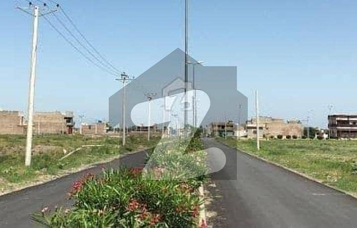 Regi Model Town Zone 4a3, 424  Good Location Plot Available For Sale.