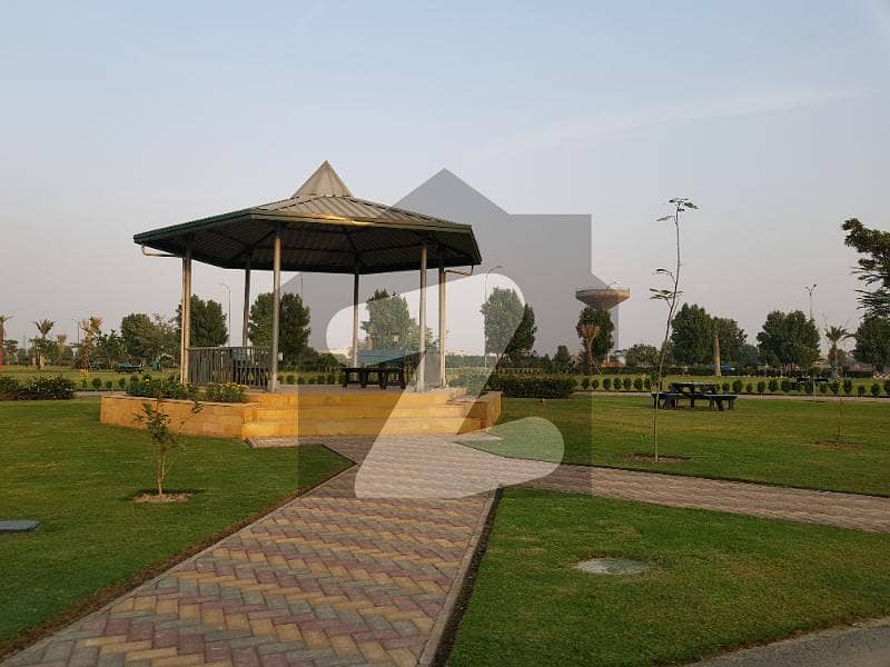 1 KANAL PLOT FOR SALE NEAR RING ROAD NEAR MOUSQE VERY HOT LOCATION.