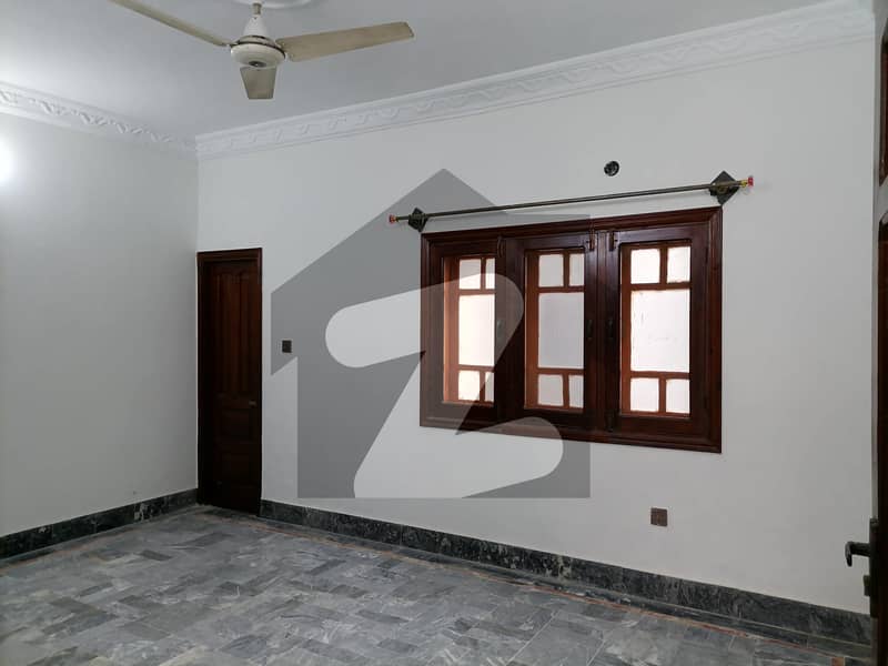 حیات آباد پشاور میں 7 کمروں کا 5 مرلہ مکان 2.9 کروڑ میں برائے فروخت۔