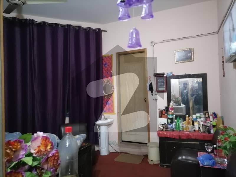 Flat Available For sale In Samanabad Flat Available For sale In Samanabad