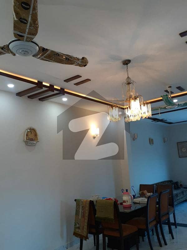 کینال گارڈن - ٹپ سیکٹر کینال گارڈن لاہور میں 7 کمروں کا 10 مرلہ مکان 2.5 کروڑ میں برائے فروخت۔