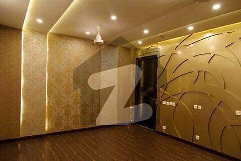 ڈی ایچ اے فیز 5 ڈیفنس (ڈی ایچ اے) لاہور میں 5 کمروں کا 1 کنال مکان 2.7 لاکھ میں کرایہ پر دستیاب ہے۔