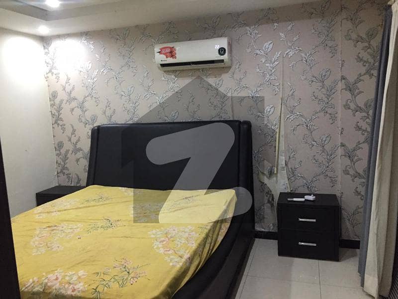 1 BED FULL LUXURY FULLY FURNISH IDEAL LOCATION EXCELLENT FLAT FOR RENT IN BAHRIA TOWN LAHORE