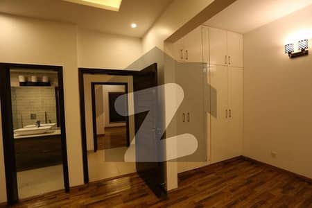 کینال روڈ فیصل آباد میں 4 کمروں کا 15 مرلہ مکان 3.95 کروڑ میں برائے فروخت۔