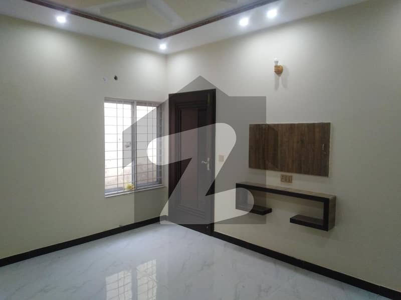 شادمان لاہور میں 5 کمروں کا 1 کنال مکان 6.55 کروڑ میں برائے فروخت۔
