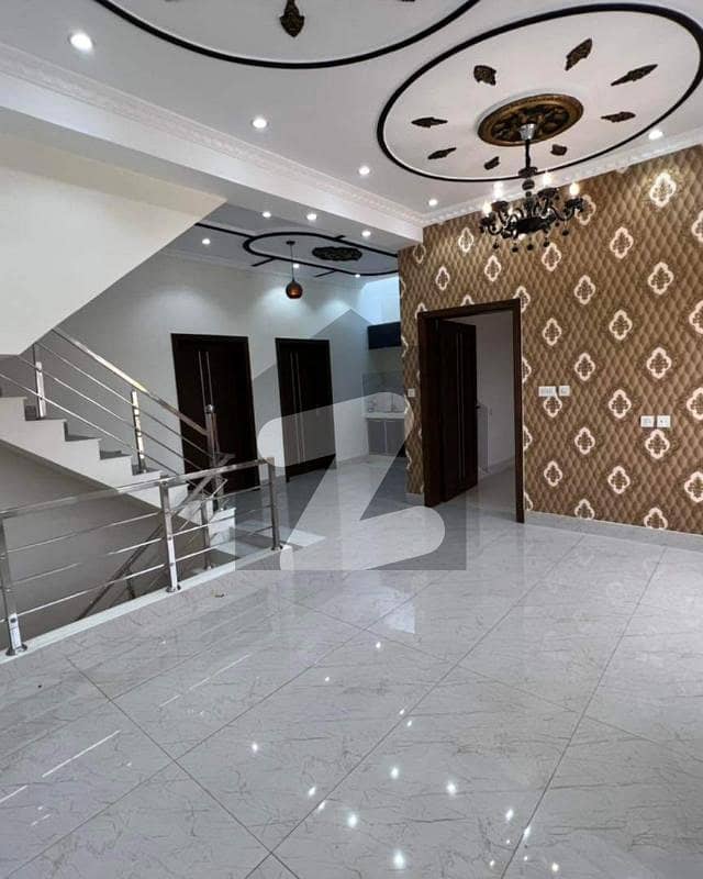 ستارہ ویلی فیصل آباد میں 3 کمروں کا 5 مرلہ مکان 1.65 کروڑ میں برائے فروخت۔