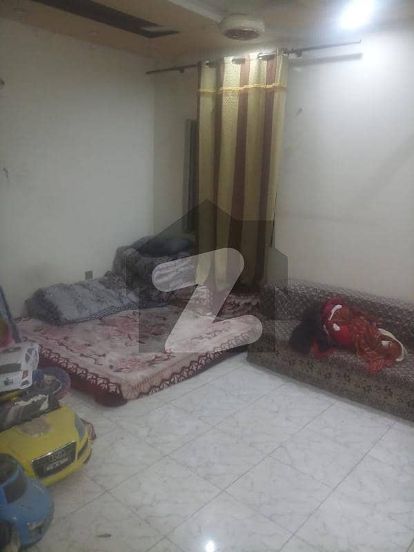 شیر علی روڈ لاہور میں 4 کمروں کا 3 مرلہ مکان 95 لاکھ میں برائے فروخت۔
