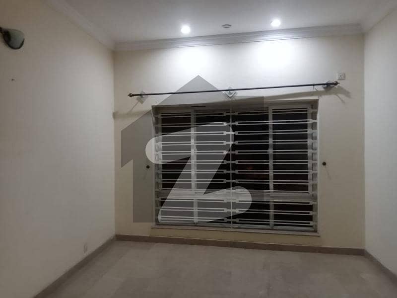 Bahria town Phase 7 kanal Upper portion for rent