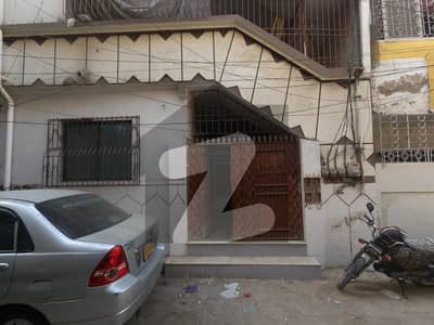 گلشنِ اقبال - بلاک 13 جی گلشنِ اقبال گلشنِ اقبال ٹاؤن کراچی میں 7 کمروں کا 3 مرلہ مکان 2.7 کروڑ میں برائے فروخت۔