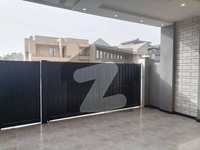 ماڈل سٹی ون کینال روڈ فیصل آباد میں 4 کمروں کا 7 مرلہ مکان 2.6 کروڑ میں برائے فروخت۔