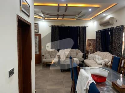 بینکرس ایوینیو کوآپریٹو ہاؤسنگ سوسائٹی لاہور میں 5 کمروں کا 1 کنال مکان 4.75 کروڑ میں برائے فروخت۔