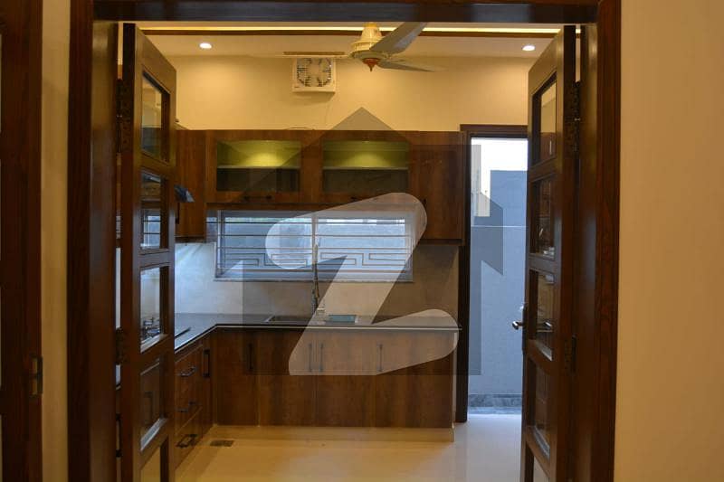 10 Marla House For Sale In Talha Block Bahria Town Lahore