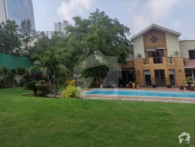 1000 Sq Yards Elegant Executive Class Bungalow On Khyaban-e-Ghazi 6 Bedrooms Superb Finishing Front Back Garden