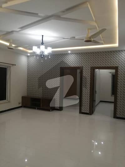 میڈیا ٹاؤن راولپنڈی میں 6 کمروں کا 10 مرلہ مکان 3.7 کروڑ میں برائے فروخت۔