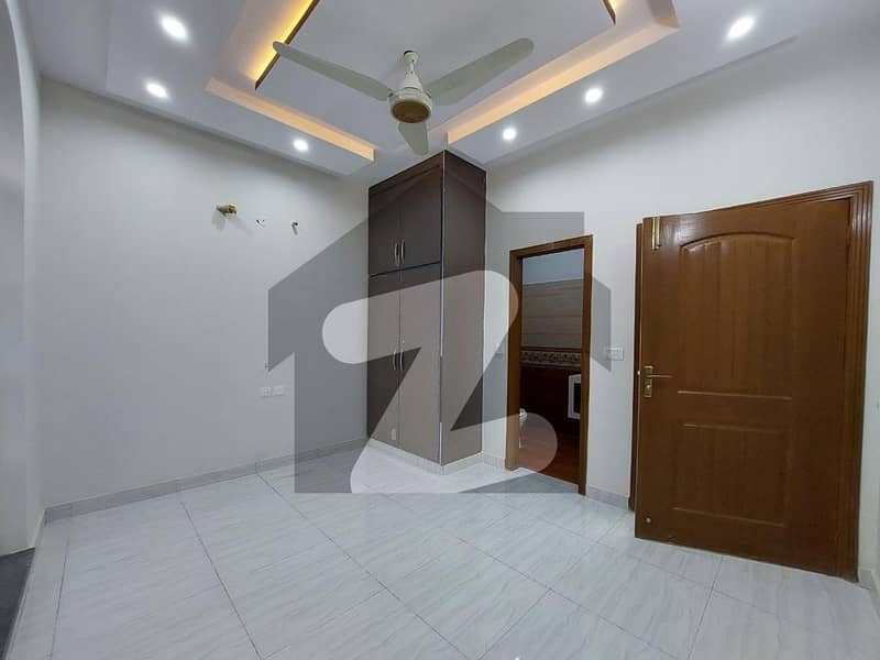 10 Marla House In Central Bahria Town - Block DD For rent