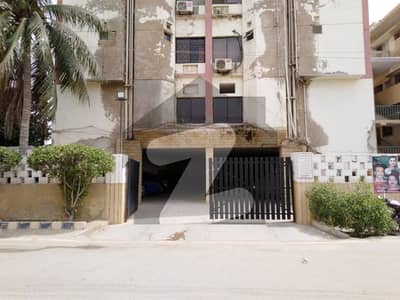 کلفٹن ۔ بلاک 2 کلفٹن کراچی میں 4 کمروں کا 12 مرلہ فلیٹ 3.8 کروڑ میں برائے فروخت۔