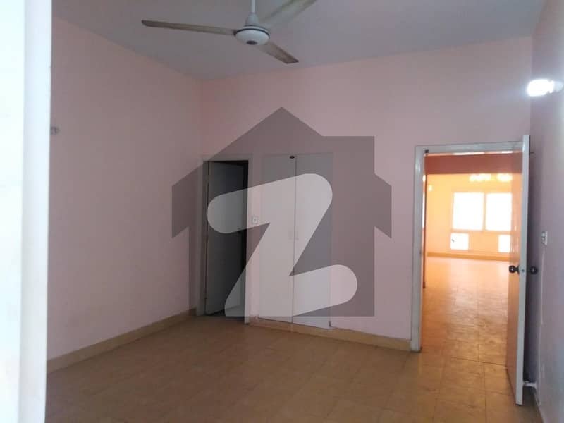 In Nishat Commercial Area Flat Sized 950 Square Feet For Sale