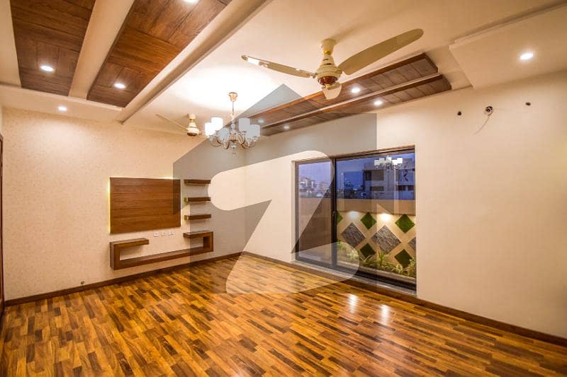 House Very Neat And Clean Easy Approach Every Facility Of Life On Walking Distance Near Gloria Jeans Cafe Many Other Brands Very Cheap Price In Phase 4 Dha