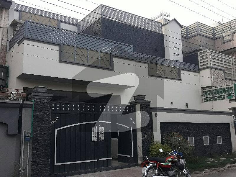 ورسک مشینی روڈ پشاور میں 6 کمروں کا 8 مرلہ مکان 3.25 کروڑ میں برائے فروخت۔
