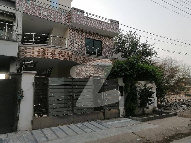 سبزہ زار سکیم ۔ بلاک ایچ سبزہ زار سکیم لاہور میں 5 کمروں کا 10 مرلہ مکان 2.6 کروڑ میں برائے فروخت۔