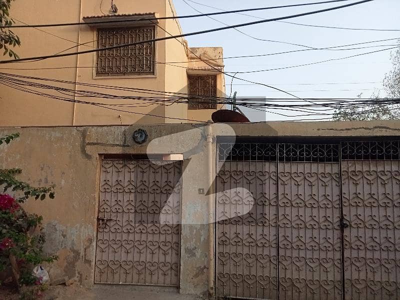 کلفٹن ۔ بلاک 5 کلفٹن کراچی میں 4 کمروں کا 9 مرلہ مکان 5 کروڑ میں برائے فروخت۔