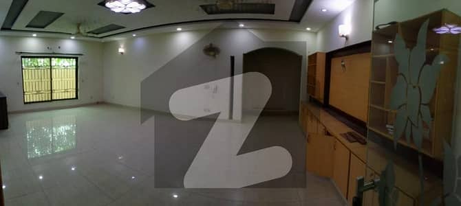 اسٹیٹ لائف ہاؤسنگ سوسائٹی لاہور میں 3 کمروں کا 1 کنال مکان 1.2 لاکھ میں کرایہ پر دستیاب ہے۔