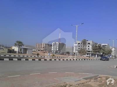 5 marla plot for sale at invester rate. good location plot near to main markaz