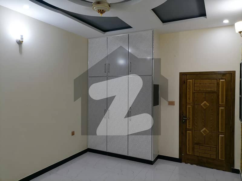 نشیمنِ اقبال فیز 2 نشیمنِ اقبال لاہور میں 5 کمروں کا 5 مرلہ مکان 1.6 کروڑ میں برائے فروخت۔