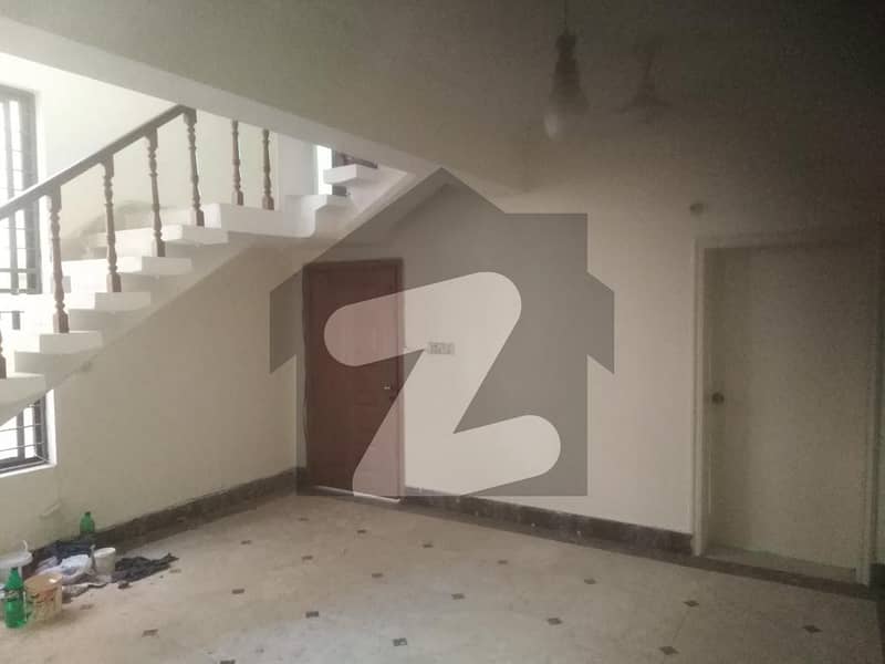 جوہر ٹاؤن لاہور میں 6 کمروں کا 12 مرلہ مکان 2.87 کروڑ میں برائے فروخت۔