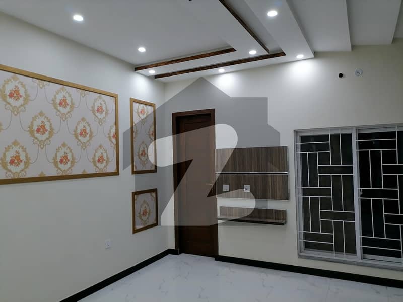 ایڈن بولیوارڈ ہاؤسنگ سکیم کالج روڈ لاہور میں 4 کمروں کا 5 مرلہ مکان 1.7 کروڑ میں برائے فروخت۔