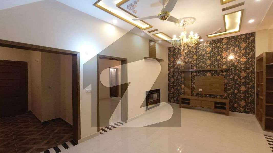 ایڈن بولیوارڈ ہاؤسنگ سکیم کالج روڈ لاہور میں 4 کمروں کا 5 مرلہ مکان 1.65 کروڑ میں برائے فروخت۔