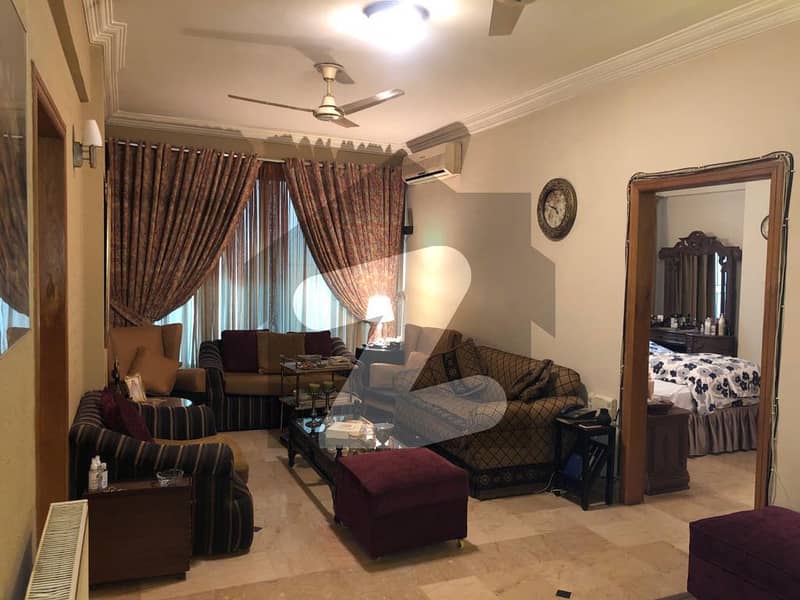 2900 Square Feet Flat Available For sale In F-11 Markaz
