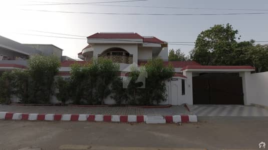 Solid 8 Bedrooms Very Well Maintained Old Bungalow