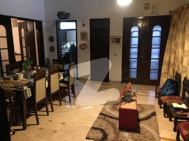 1 KANAL USED SOLID HOUSE AVAILABLE FOR SALE
