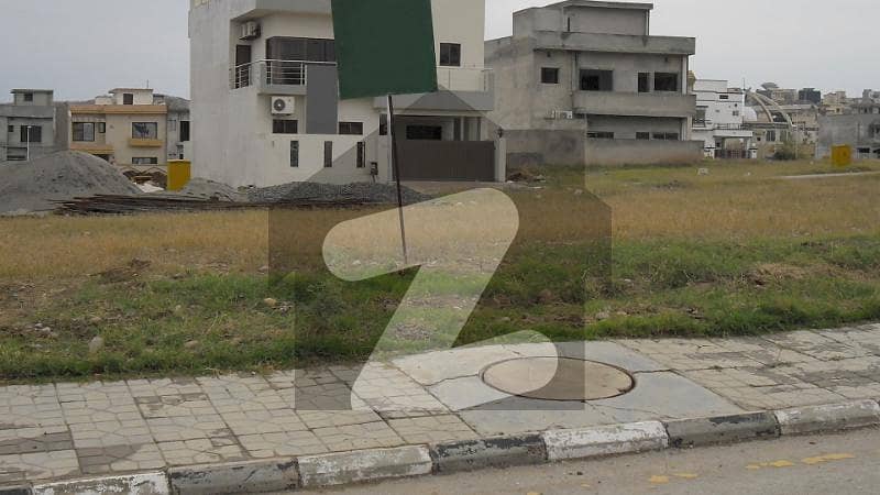 Residential Plot No. 950 available in Usman Block