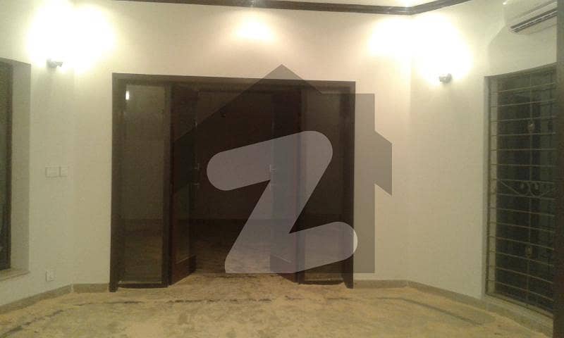 ڈی ایچ اے فیز 4 - بلاک ڈبل جی فیز 4 ڈیفنس (ڈی ایچ اے) لاہور میں 5 کمروں کا 1 کنال مکان 1.95 لاکھ میں کرایہ پر دستیاب ہے۔
