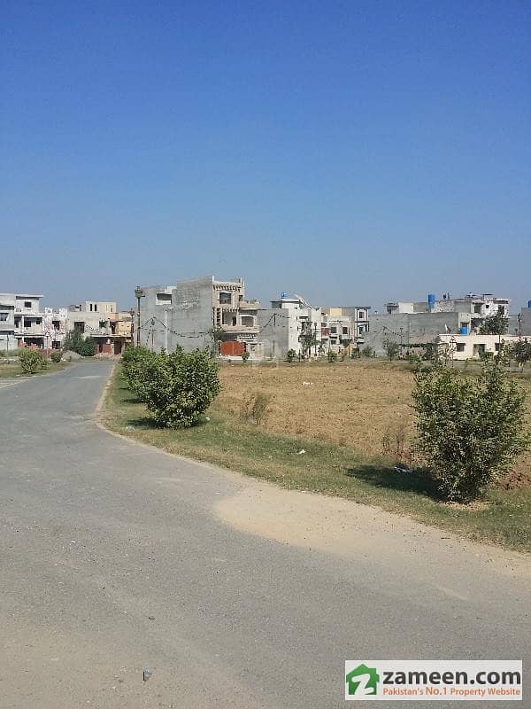 8 marlas plot Available for sale on back to main road